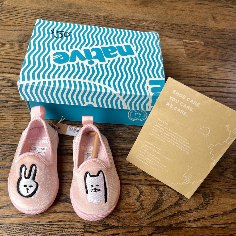 NEW Native Infant Girl Critter Velvet Shoes Pink Size 4